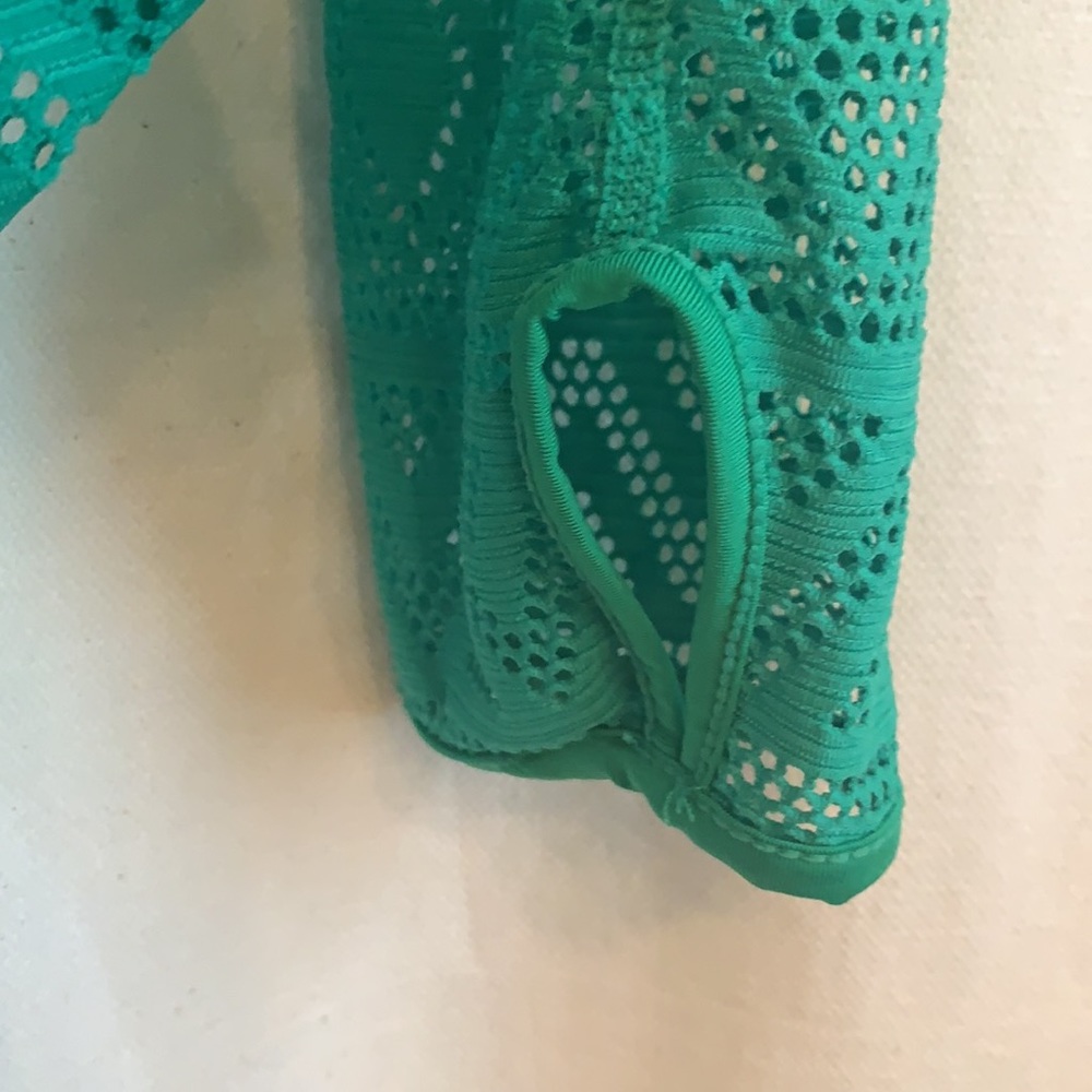 ASICS top - Picture 2 of 4